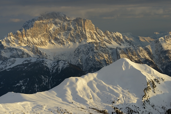 tramonto, notte e alba invernali dal Lagazuoi Piccolo verso le Dolomiti Ampezzane