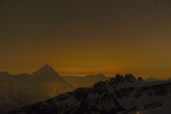 tramonto, notte e alba invernali dal Lagazuoi Piccolo verso le Dolomiti Ampezzane