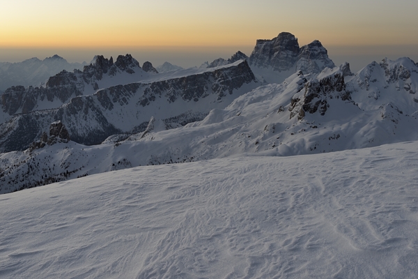 tramonto, notte e alba invernali dal Lagazuoi Piccolo verso le Dolomiti Ampezzane
