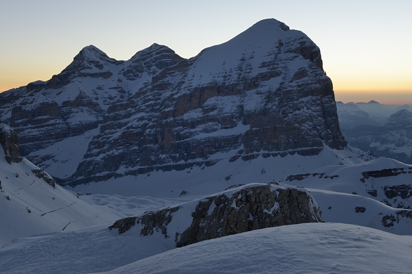 tramonto, notte e alba invernali dal Lagazuoi Piccolo verso le Dolomiti Ampezzane