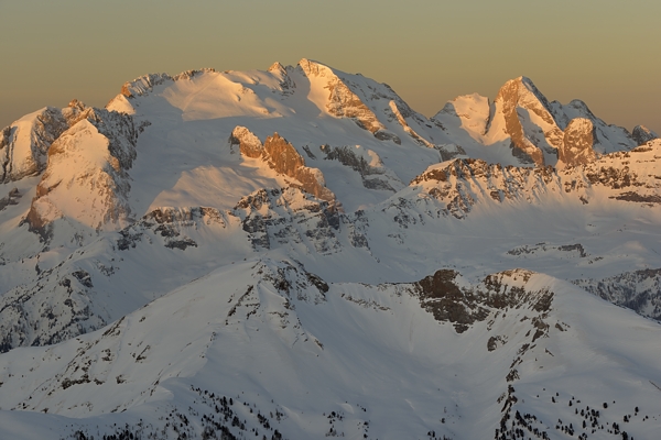 tramonto, notte e alba invernali dal Lagazuoi Piccolo verso le Dolomiti Ampezzane
