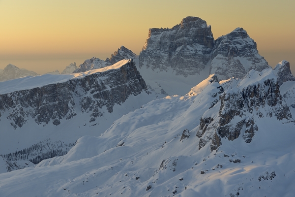 tramonto, notte e alba invernali dal Lagazuoi Piccolo verso le Dolomiti Ampezzane