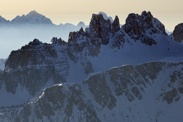 tramonto, notte e alba invernali dal Lagazuoi Piccolo verso le Dolomiti Ampezzane