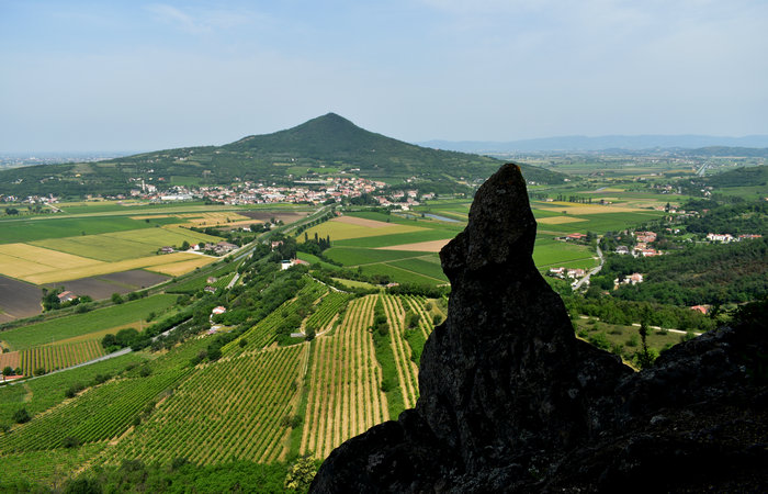 Cinto Euganeo: escursione dal museo di Cava Bomba alla cava di riolite al monte Cinto e al Buso dei Briganti