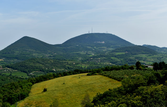 Cinto Euganeo: escursione dal museo di Cava Bomba alla cava di riolite al monte Cinto e al Buso dei Briganti