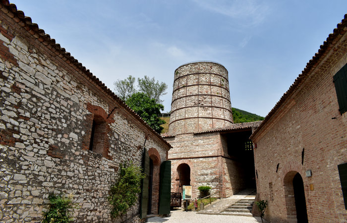 Cinto Euganeo: escursione dal museo di Cava Bomba alla cava di riolite al monte Cinto e al Buso dei Briganti