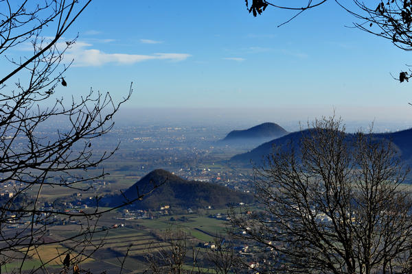 passeggiata dal passo Fiorine attorno al monte Grande nei Colli Euganei a Teolo Rovolon
