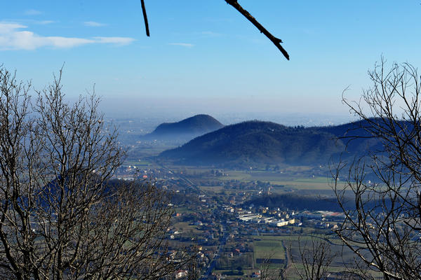 passeggiata dal passo Fiorine attorno al monte Grande nei Colli Euganei a Teolo Rovolon