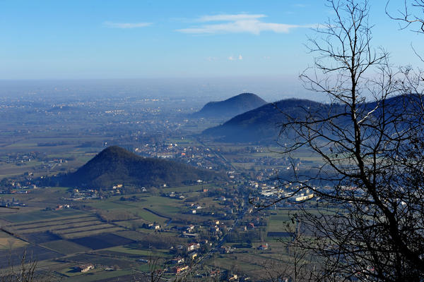 passeggiata dal passo Fiorine attorno al monte Grande nei Colli Euganei a Teolo Rovolon
