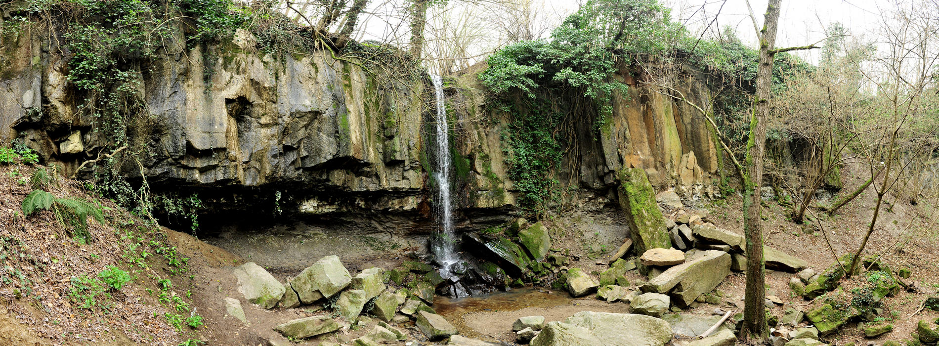 cascata Teolo ai piedi del monte Rocca Pendice