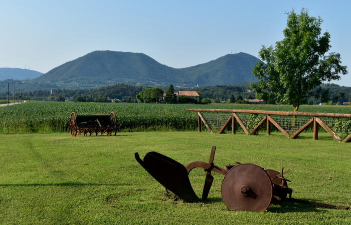Colli Euganei campagna euganea fiume Bacchiglione, giro cicloturistico Monteortone Monterosso Castello San Martino dela Vaneza Cervarese Santa Croce Praglia