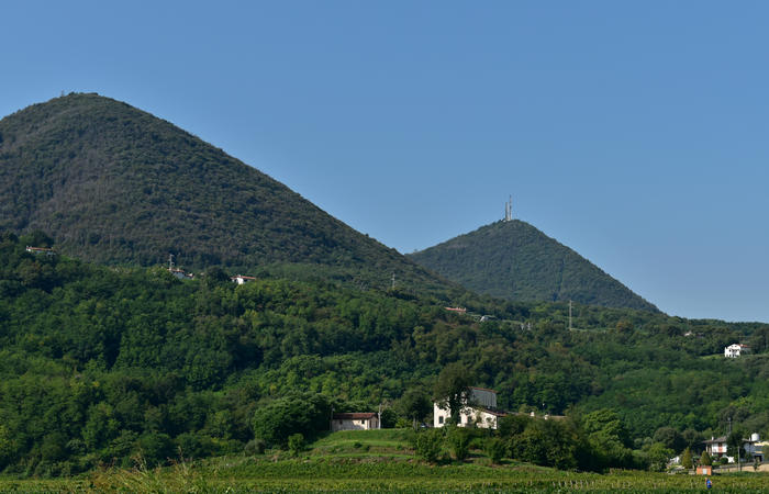 Colli Euganei campagna euganea fiume Bacchiglione, giro cicloturistico Monteortone Monterosso Castello San Martino dela Vaneza Cervarese Santa Croce Praglia