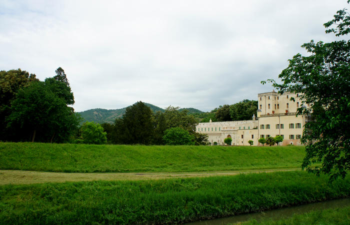 Colli Euganei, giro cicloturistico settore sud-est, Battaglia Terme, Arquà Petrarca, Monselice, Castello del Catajo
