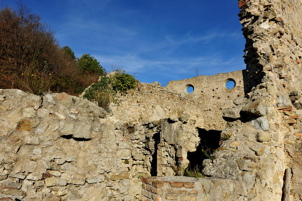 ruderi ex monastero Olivetani sul Monte Venda nei Colli Euganei