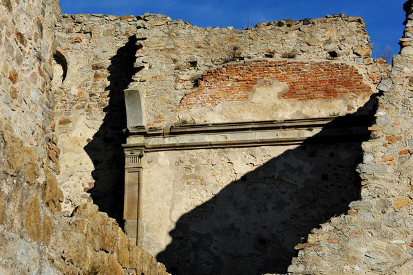 ruderi ex monastero Olivetani sul Monte Venda nei Colli Euganei
