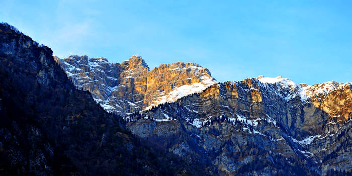 Montagne - sullo sfondo il Sass de Mura