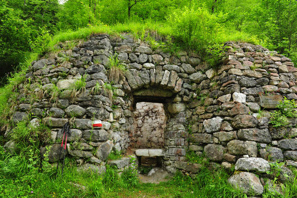Calchera produzione calce viva, Val San Martin Vignui di Feltre, Parco Nazionale Dolomiti Bellunesi