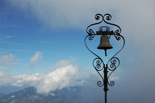 Campana di vetta di Cima Cacciatore