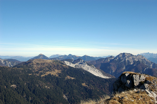 dal monte Malvuerich Alto verso le Alpi Carniche