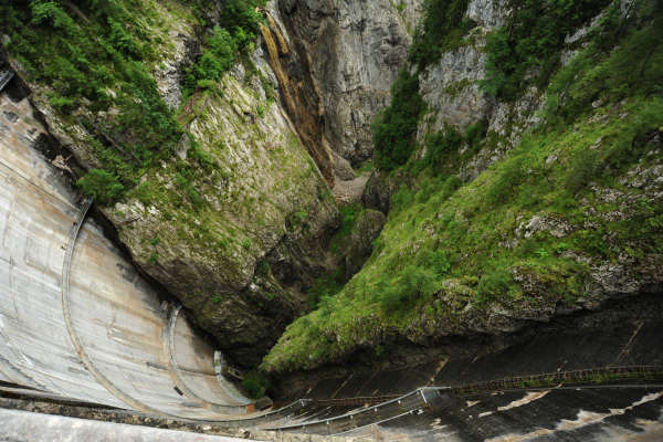 diga idroelettrica sulla forra del torrente Lumiei e lago di Sauris