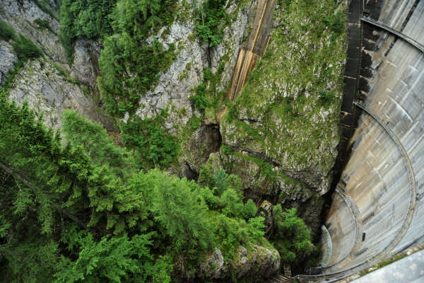 diga idroelettrica sulla forra del torrente Lumiei e lago di Sauris