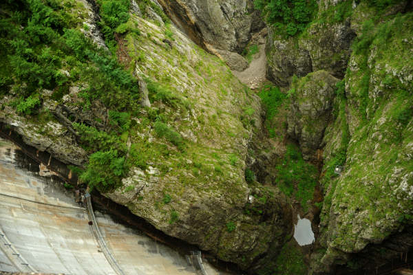diga idroelettrica sulla forra del torrente Lumiei e lago di Sauris