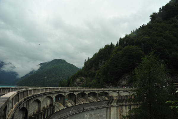 diga idroelettrica sulla forra del torrente Lumiei e lago di Sauris