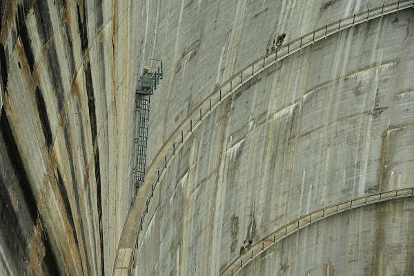 diga idroelettrica sulla forra del torrente Lumiei e lago di Sauris