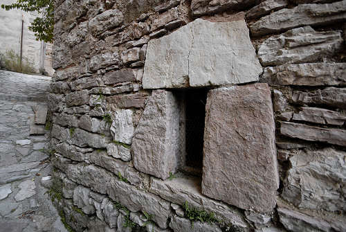 l'antico paese di Casso nella valle del Vajont - Erto e Casso