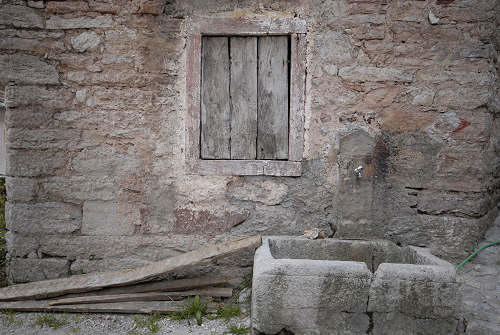 l'antico paese di Casso nella valle del Vajont - Erto e Casso