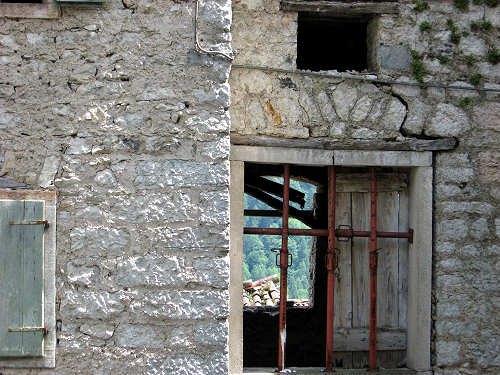 dettagli a Casso - Erto e Casso - Diga Vajont