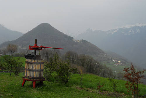 sentieri e paesaggi a Bolca di Vestenanova - Val d'Alpone, Lessinia Orientale