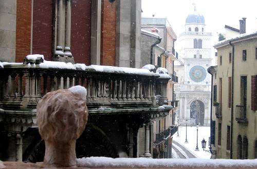Padova, il palazzo della Ragione, il Salone, le piazze Erbe Frutta