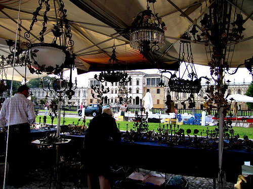 mercatino dell'antiquariato e robeveccie, ultima domenica del mese a Piazzola sul Brenta