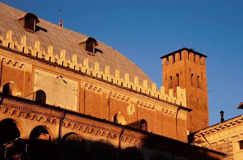 Padova, il palazzo della Ragione, il Salone, le piazze Erbe Frutta