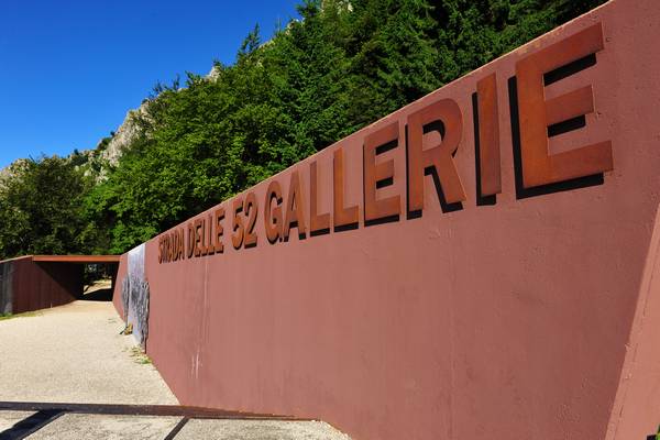 Strada delle 52 gallerie al monte Pasubio, da passo Xomo bocchetta Campiglia al rifugio gen. A.Papa