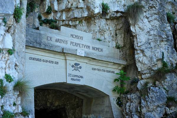 Strada delle 52 gallerie al monte Pasubio, da passo Xomo bocchetta Campiglia al rifugio gen. A.Papa