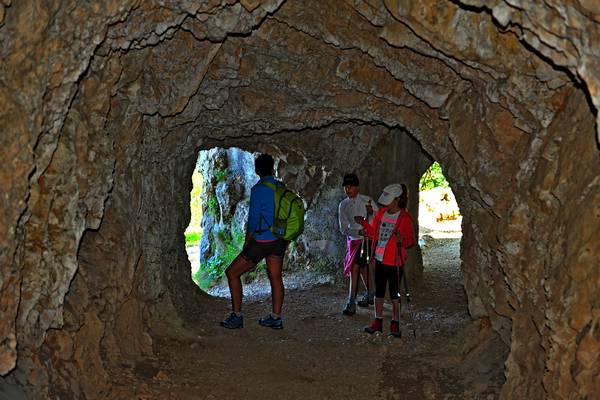 Strada delle 52 gallerie al monte Pasubio, da passo Xomo bocchetta Campiglia al rifugio gen. A.Papa