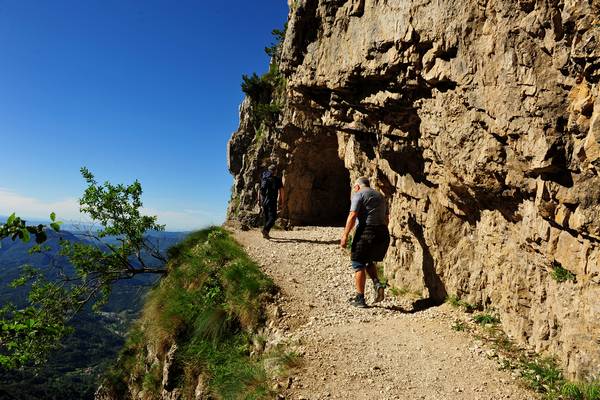 Strada delle 52 gallerie al monte Pasubio, da passo Xomo bocchetta Campiglia al rifugio gen. A.Papa