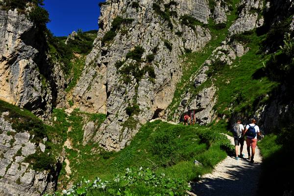 Strada delle 52 gallerie al monte Pasubio, da passo Xomo bocchetta Campiglia al rifugio gen. A.Papa
