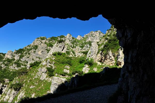 Strada delle 52 gallerie al monte Pasubio, da passo Xomo bocchetta Campiglia al rifugio gen. A.Papa