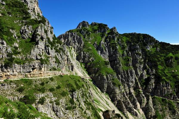 Strada delle 52 gallerie al monte Pasubio, da passo Xomo bocchetta Campiglia al rifugio gen. A.Papa