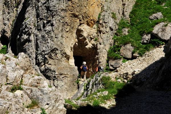 Strada delle 52 gallerie al monte Pasubio, da passo Xomo bocchetta Campiglia al rifugio gen. A.Papa