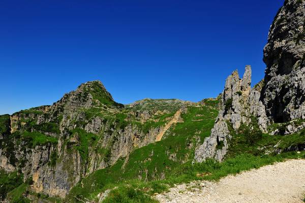 Strada delle 52 gallerie al monte Pasubio, da passo Xomo bocchetta Campiglia al rifugio gen. A.Papa