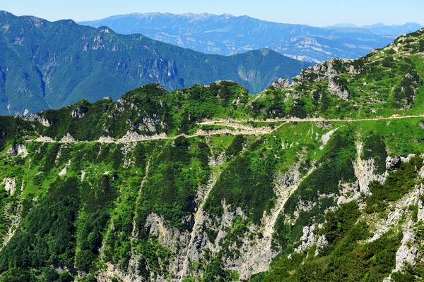 Strada delle 52 gallerie al monte Pasubio, da passo Xomo bocchetta Campiglia al rifugio gen. A.Papa