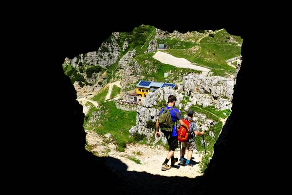 Strada delle 52 gallerie al monte Pasubio, da passo Xomo bocchetta Campiglia al rifugio gen. A.Papa