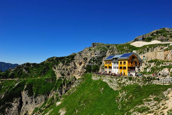 Strada delle 52 gallerie al monte Pasubio, da passo Xomo bocchetta Campiglia al rifugio gen. A.Papa