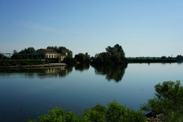 giro cicloturistico tra Adria e Porto Viro lungo gli argini del Canal Bianco e del fiume Po