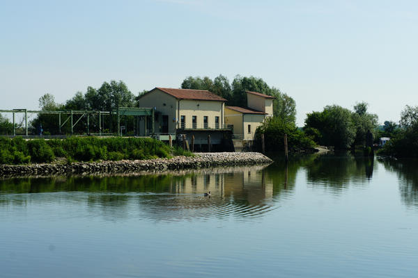 giro cicloturistico tra Adria e Porto Viro lungo gli argini del Canal Bianco e del fiume Po