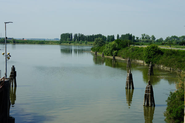 giro cicloturistico tra Adria e Porto Viro lungo gli argini del Canal Bianco e del fiume Po